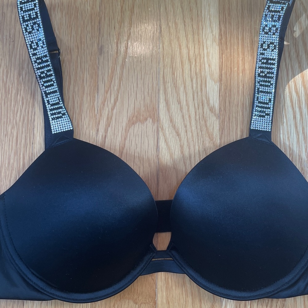 NWT New with Tags Victorias Secret Very Sexy Black PushUp Bra Embellished Straps